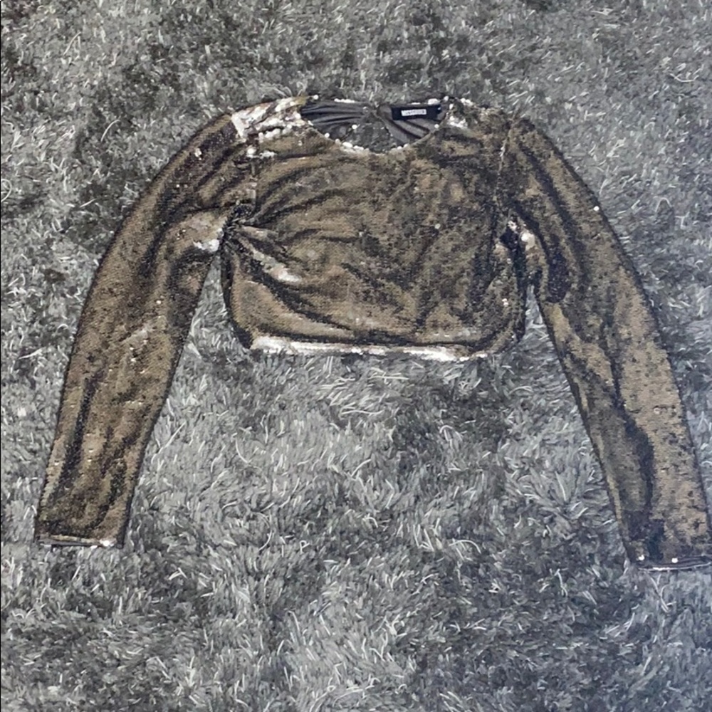 Long sleeve sequin open back crop top